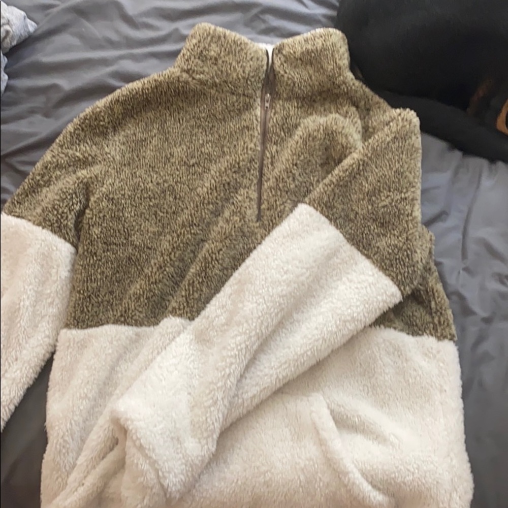 Fluffy sweatshirt/sweater